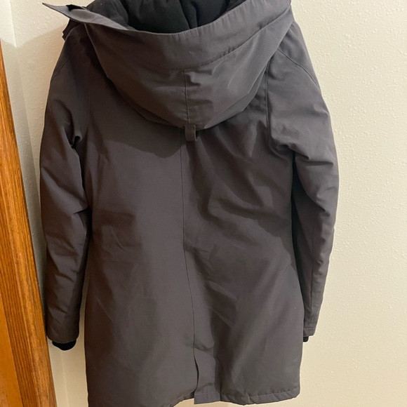 Canada Goose Coat - Picture 6 of 9